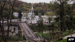 Зруйнований міст, що поєднував лавру зі Святогірськом