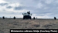 Obuka pripadnika Vojske Srbije na borbenom transporteru Lazar.