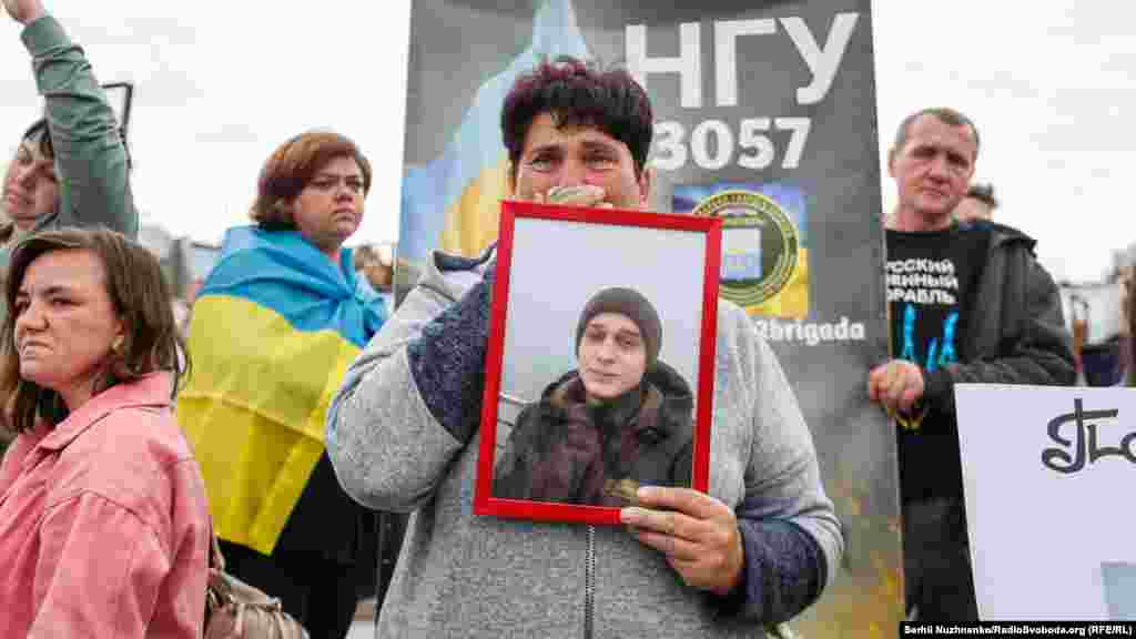 Близькі не стримували сльози 