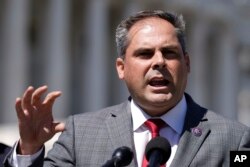 „იცით, უკრაინა იგებს თუ არა ახლა ომს უკრაინაში? იმიტომ, რომ მე არ ვიცი," თქვა რესპუბლიკელმა კონგრესმენმა მაიკ გარსიამ.