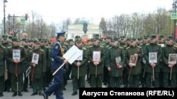 Акція «Безсмертний полк» виникла в Росії 2012 року як громадська ініціатива. Згодом Кремль перебрав цю ідею для пропагандистської акції