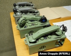 Телефони в кімнаті зв’язку в бункері