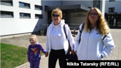 Українські біженці Христина, Світлана Харченко-старша та Світлана Харченко-молодша в евакуації в Пилві (Естонія)