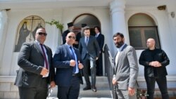 Abazović s Porfirijem u manastiru Ostrog Abazović s Porfirijem u manastiru Ostrog