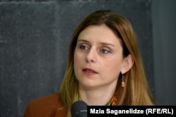 ოპოზიციონერი პოლიტიკოსი, მე-10 მოწვევის პარლამენტში თავდაცვისა და უშიშროების კომიტეტის თავმჯდომარის მოადგილე თეონა აქუბარდია