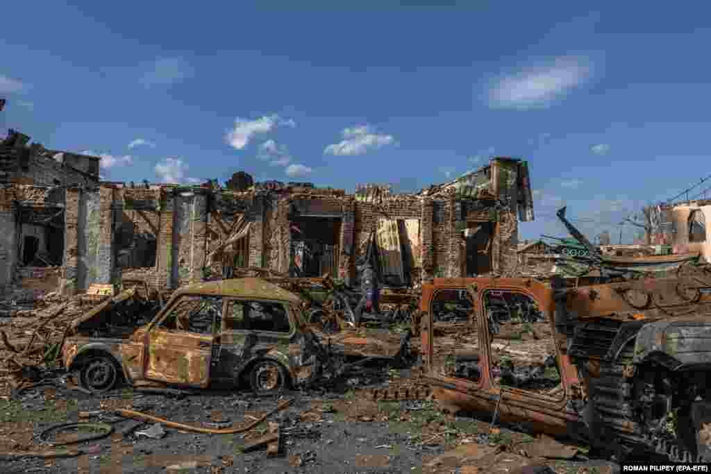 Затятий опір російським окупантам чинили сили територіальної оборони, зокрема  на Сумщині. У перші дні війни в хід ішли навіть мисливські карабіни. Місце боїв у Тростянці. 29 березня 2022 року  