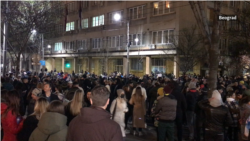 Nezadovoljni izbornim procesom protestovali ispred Izborne komisije Nezadovoljni izbornim procesom protestovali ispred Izborne komisije