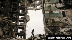 30 людей вже врятували з-під завалів. Фото ілюстративне