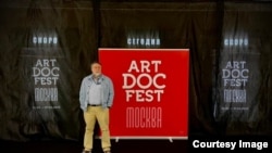 Виталий Манский на открытии фестиваля "Артдокфест"