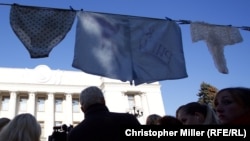 Антикоррупционные протесты в Киеве с требованием к депутатам заполнить электронные декларации