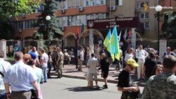 Група підтримки 7 затриманих під час «Маршу рівності» під Оболонським судом столиці Група підтримки 7 затриманих під час «Маршу рівності» під Оболонським судом столиці