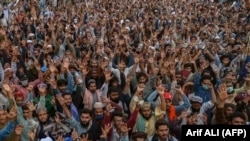 Supporters of the banned Islamist group Tehrik-e Labaik Pakistan gather in Muridke on October 24 as part of their march to Islamabad to demand the release of their leader and the expulsion of the French ambassador.
