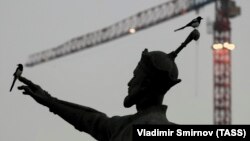 Вид на монумент Тамерлану (амиру Темуру) в Ташкенте, иллюстрационное архивное фото