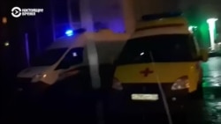 В Омске "скорые" привезли пациентов с коронавирусом к зданию Минздрава: в больницах не было мест В Омске "скорые" привезли пациентов с коронавирусом к зданию Минздрава: в больницах не было мест