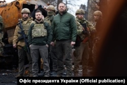 Президент України, Володимир Зеленський, голова ОП Андрій Єрмак. Буча, 2022 рік