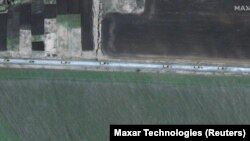 Супутниковий знімок колони російської техніки в Харківській області