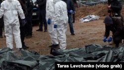 Після відступу військових РФ з Київщини на початку квітня у визволених містах і селах були зафіксовані масові випадки убивств цивільних жителів. Людей виявляли посеред вулиць, у братських могилах, підвалах та колодязях