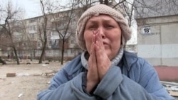 "Погибли бабушка и внук". Репортаж из обстреливаемого Северодонецка, откуда волонтеры забирают стариков и лежачих больных "Погибли бабушка и внук". Репортаж из обстреливаемого Северодонецка, откуда волонтеры забирают стариков и лежачих больных