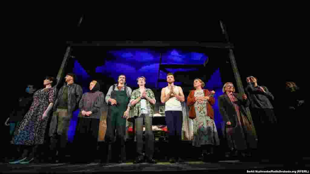 Актори не стримували емоцій. Вистава психологічно важка