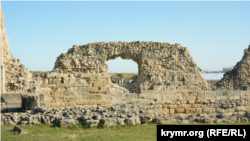 Осень в «благоустроенном» музее-заповеднике «Херсонес Таврический»: античные руины и запрещающие таблички (фотогалерея)