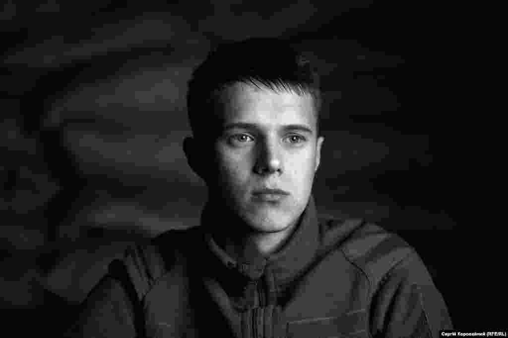 «Ви бачили, що в Україні відбувається? Як тут бути осторонь? Не знаю. Служу майже рік, контракт підписав одразу після закінчення «бурси», у 18 років»