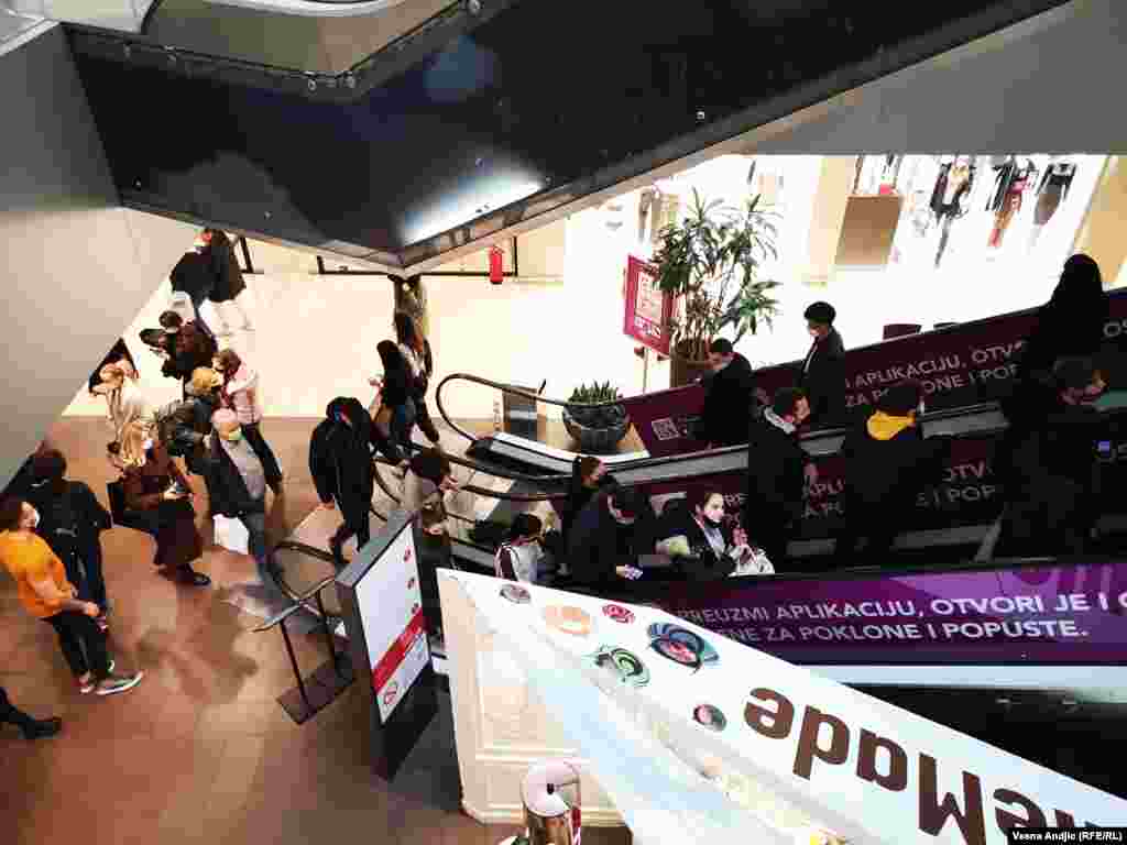 Za kompanije je ovo još jedan način da privuku mušterije – nudeći im popuste i različite povoljnosti.  