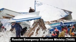 Під снігом можуть залишатися люди