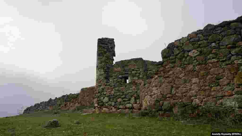 Наибольшая протяженность крепости с севера на юг – 106 метров, с запада на восток – 56 метров. Площадь укрепления – 0,52 гектара