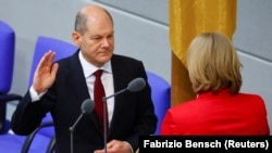 Олаф Шольц (на фото) склав присягу канцлера Німеччини 8 грудня