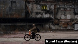 Розбитий торговий центр «Фабрика» в Херсоні