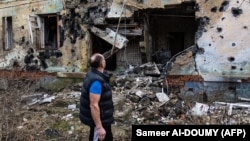 «Страждання об’єднало нас»: у підземному сховищі у звільненому Ізюмі знову стало тихо (фоторепортаж)