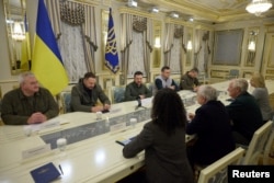 Сенатори Ангус Кінг та Джек Рід на зустрічі в Офісі президента. 6 січня 2023 рік.