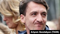 Признанный российскими властями "иноагентом" и покинувший страну актёр Артур Смольянинов