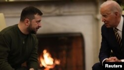 Президенти України і США під час розмови в Овальному кабінеті Білого дому. Вашингтон, 21 грудня 2022 року