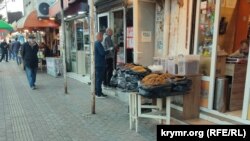 Тютюн на вулицях Батумі продають просто на вагу