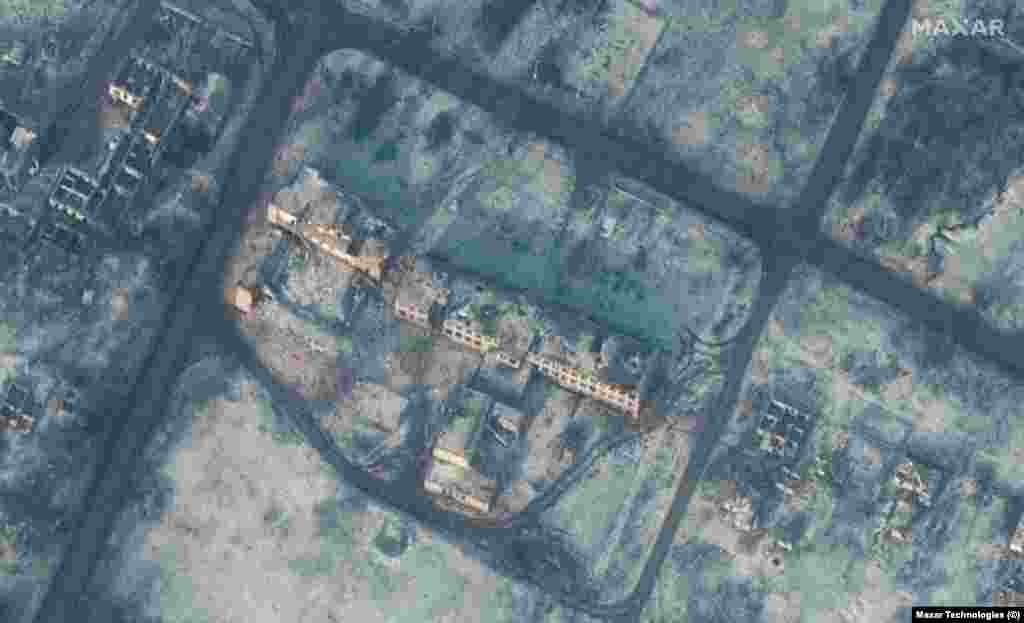 Супутникове зображення знищеної школи в Покровську, 10 січня 2023 року. Satellite image ©2023 Maxar Technologies