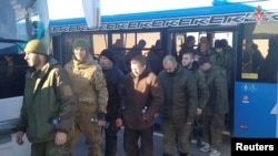 Скриншот с видео Минобороны России о возвращенных в рамках обмена военнопленными российских служащих