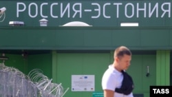 Зона таможенного досмотра на границе с Нарвой