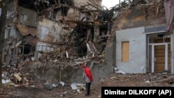 Станом на червень більшість українців вважала, що війна триватиме більше року – 42%, тоді як у грудні 2022 року 49,6% очікували завершення війни пів року чи року. 