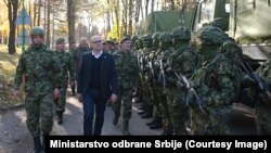 Србија -- Министерот за одбрана Милош Вучевиќ во посета на припадниците на армијата на воена вежба во близина на границата со Косово, 1 ноември 2022 година