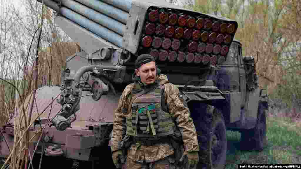 3 листопада Україна відзначає День ракетних військ й артилерії – одного з найпотужніших родів військ. Українські військові біля реактивної системи залпового вогню БМ-21 «Град». Харківська область, квітень 2022 року