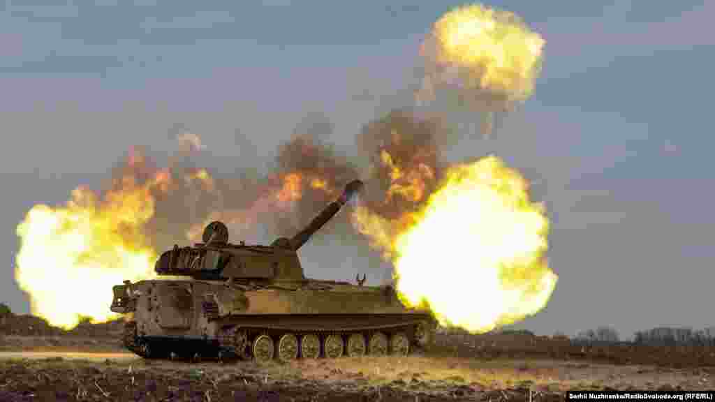 З 2014 року  бойовий склад ракетних військ та артилерії в Україні вдалося збільшити більше ніж удвічі. А майже всі батареї, які входять складу цих військ, отримали практичний досвід участі в бойових діях.  Українські військові ведуть вогонь із 122-мм самохідної артилерійської установки 2С1 «Гвоздика» по скупченню бойової техніки військ РФ. Харківська область, травень 2022 року