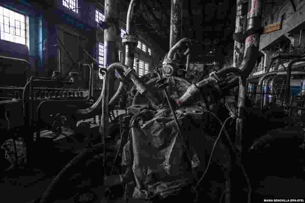 Побудована перед Другою світовою війною станція забезпечувала 30 відсотків електроенергії Харкова до того, як її двічі обстріляли російські війська. Інші два заводи досі працюють, хоча й потребують ремонту  