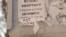 Антивоєнний напис на дорожньому знаку в Феодосії. Крим, квітень 2022 року