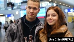 Marko i Solia kažu da se svakodnevno čuju sa porodicama, kojima žele pomoći kako god budu mogli. Varšava, 8. april 2022.