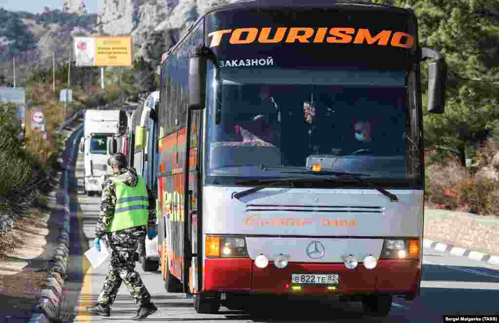 «Ситуация тяжелая, система здравоохранения города работает из последних сил. Тратятся огромные средства бюджета, растет потребность в медицинском кислороде», – сообщал в Instagram Развожаев