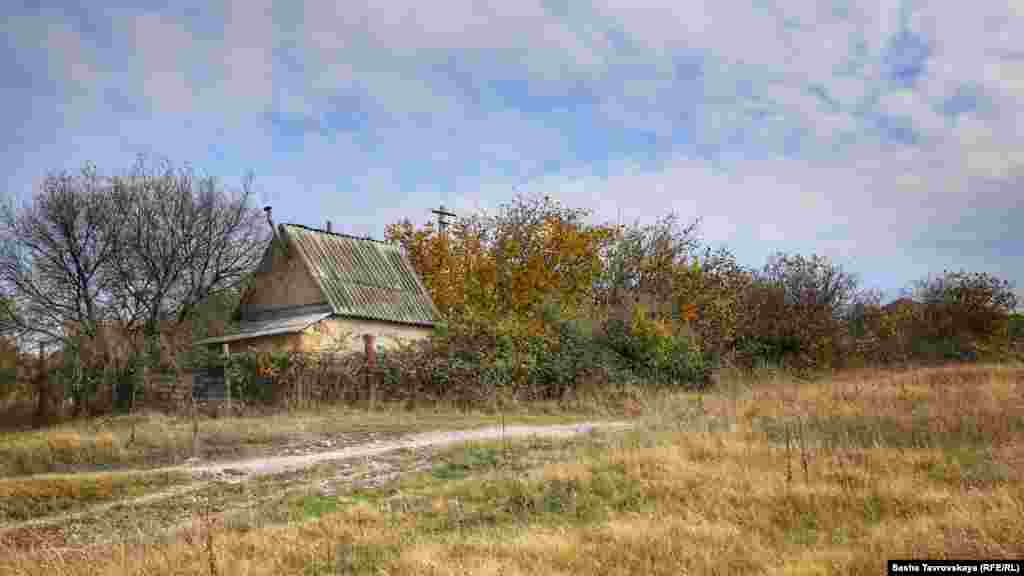 Чтобы добраться до урочища, двигаться нужно через село вверх по грунтовой дороге