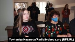 Олександра (зліва)