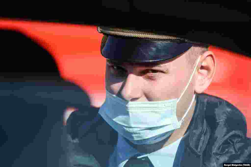 В связи с тяжелой эпидемиологической обстановкой в Севастополе ужесточены ограничительные меры. По состоянию на 30 октября в Севастополе зарегистрировано 347 новыйх случаев заболевания COVID-19, умерли 13 человек в возрасте от 40 до 86 лет