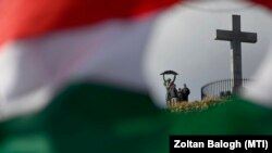 11 українських військовополонених угорського походження могли бути відправлені до Угорщини без відома Києва. Українська сторона наразі офіційно не коментувала це повідомлення